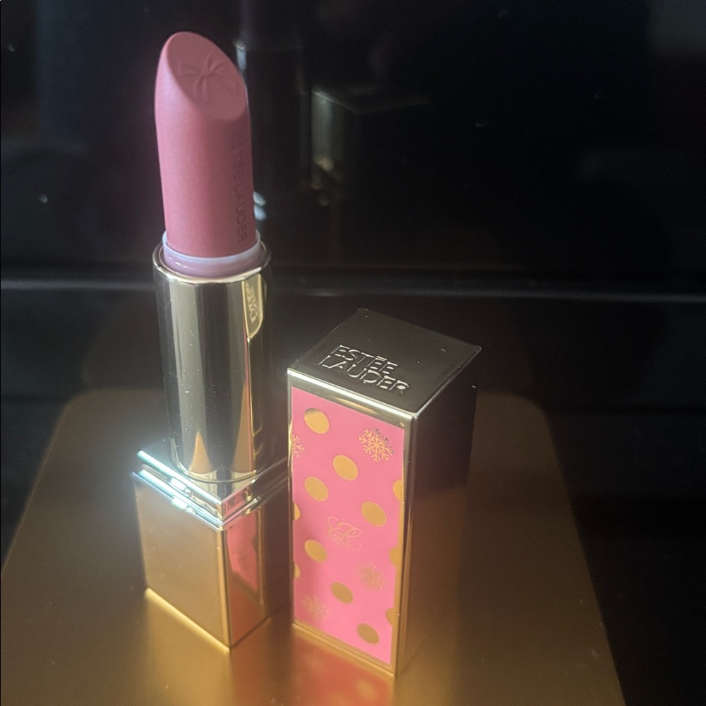 Estée Lauder Lipstick Blushing Bow pink